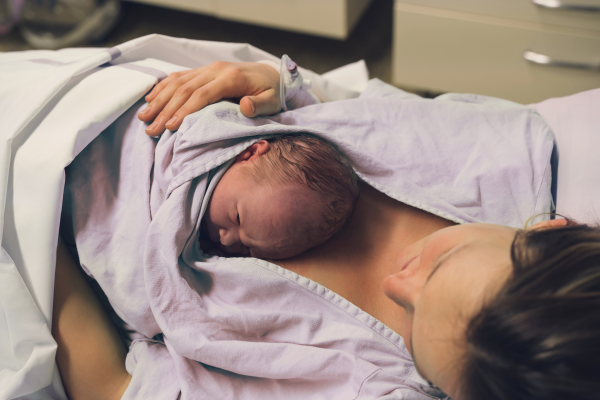 Nachwehen nach der Geburt: Ursachen, Dauer &amp; Linderung - Nachwehen nach der Geburt: Ursachen, Dauer &amp; Linderung