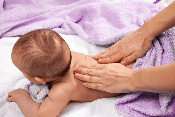 Babymassage – Wirkung, Vorteile und Anleitung für entspannte Momente - Babymassage – Wirkung, Vorteile und Anleitung für entspannte Momente