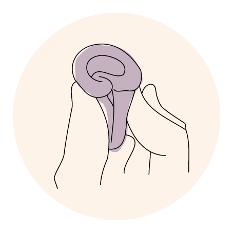 Menstruationstasse falten