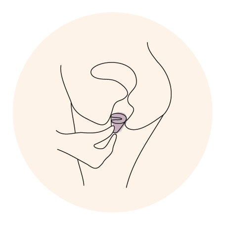 Menstruationstasse positionieren